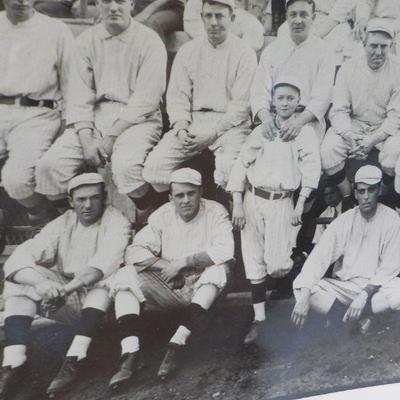 " 8 X 10 PICTURE OF 1915 OF BOSTON RED SOXS.