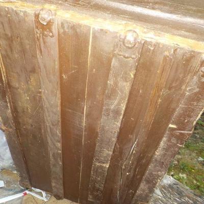 "Vintage Antique Wood Steamer Treasure Trunk". 