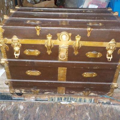 "Vintage Antique Wood Steamer Treasure Trunk". 