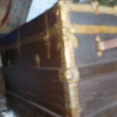"Vintage Antique Wood Steamer Treasure Trunk". 