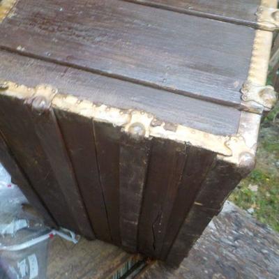 "Vintage Antique Wood Steamer Treasure Trunk". 