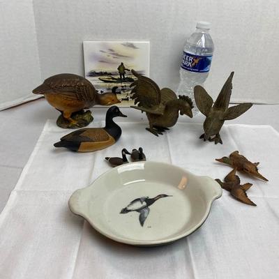 LOT # 409 Antique Handcarved Miniature Decoys and Birds 