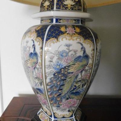Colorful Porcelain Ginger Jar Chinoiserie Peacock Lamp 25