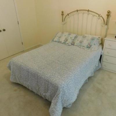 Full Size Brass and Metal Decorative Bed with Mattress and Bedding Set 55
