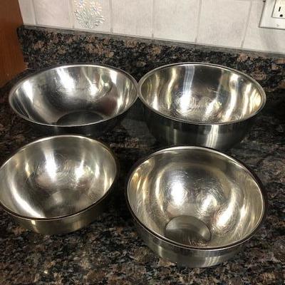 Mixing bowl set