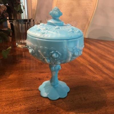 Pedestal bowl with lid