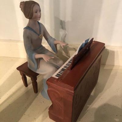 Woman at Piano, Laszlo Ispanky