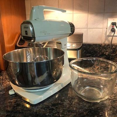 Lenox Tuxedo china, white w/ gold trim