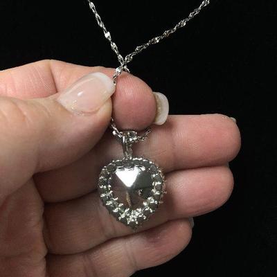 J6: Avon Romantic Heart Necklace