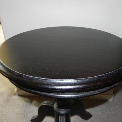 LOT 2  VINTAGE ROUND SIDE TABLE