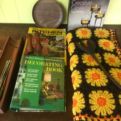 LOT # 537 Lot of Mid Century Collectibles 