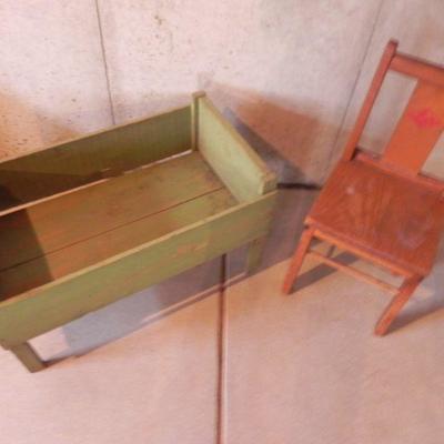 LOT 4 VINTAGE CHILDS CHAIR & DOLL BED