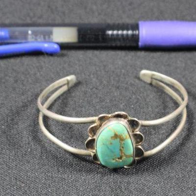 LOT#135: Unmarked Sterling & Turquoise Bracelet