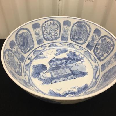Vintage Chinese Porcelain Center Bowl