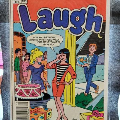 Lot: 57 Archie Series Comics: No. 392  DEC
