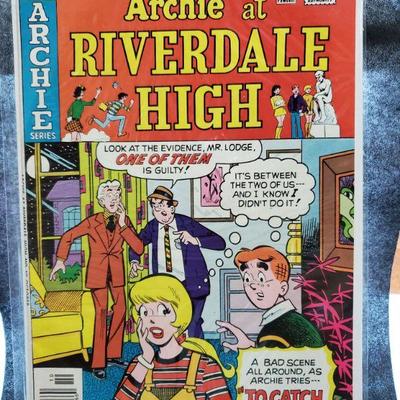 Lot: 70 Archie Series Comics: No. 40  OCT