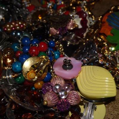 Vintage Costume Jewelry Lot 2A, Good Wearable Pieces 