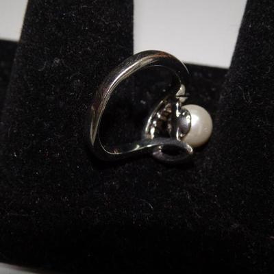 Silver Tone Pearl & Diamond Rhinestone Ring 