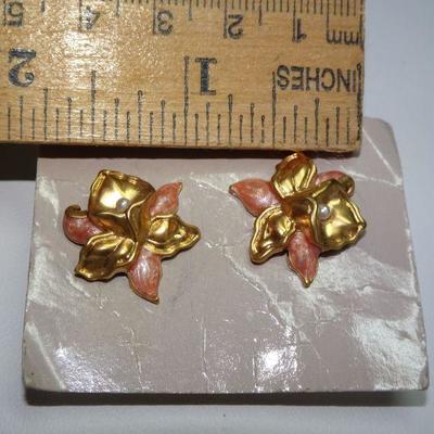 Gold Tone Pearl Post Earrings