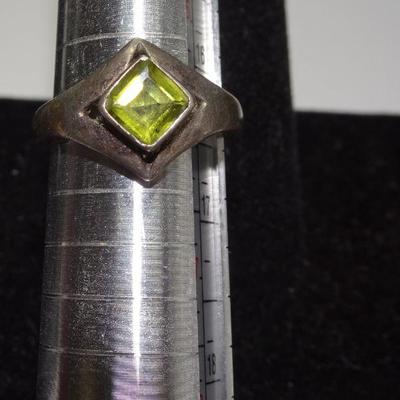 Silver tone Simulated Peridot Diamond Shape Ring 