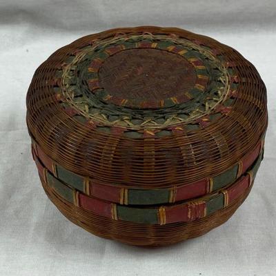 WOVEN WICKER BASKET BOWL WITH LID