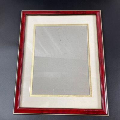 VINTAGE RED WOODEN PHOTO FRAME WITH GOLD PHOTO BORDER 8 X 10