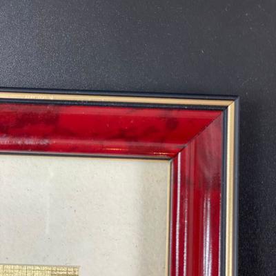 VINTAGE RED WOODEN PHOTO FRAME WITH GOLD PHOTO BORDER 8 X 10