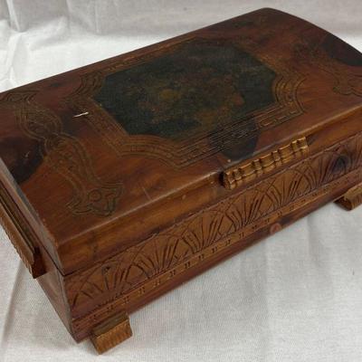 ANTIQUE HAND MADE WOOD HINDGED BOX