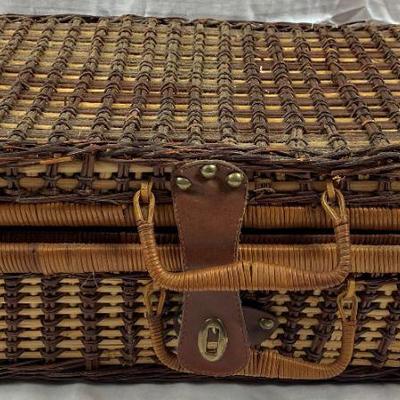 WICKER PICNIC BASKET
