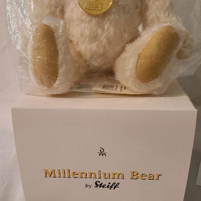 B52: Steiff Millenium Bear w/ 22kt Gold Plated Medallion