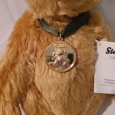 B54: Steiff w/Medallion 2002 Bear
