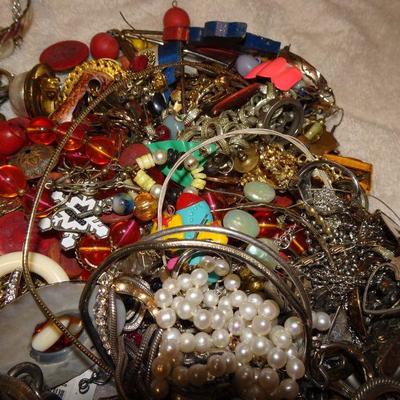 HUGE Jewelry Bag, Baubles & Beads - Lot B10