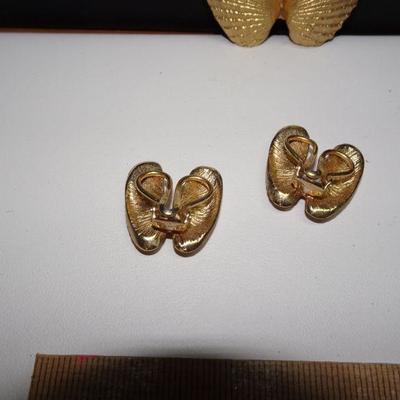 Gold Napier Sea Shell Brooch & Clip Earrings