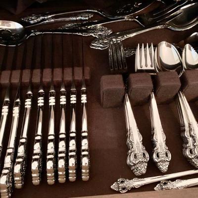 #3  ONEIDA STAINLESS STEEL FLATWARE SET  SERVICE FOR 12 PLUS SERVING PCS.