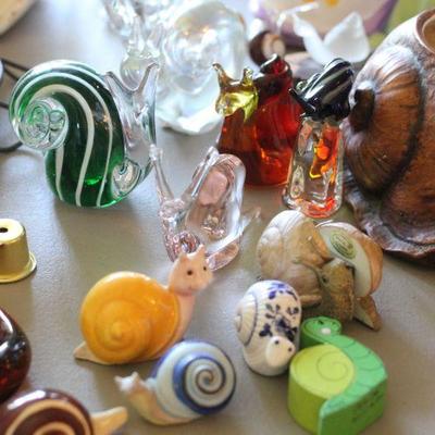 Lot 25 Collectible Snail Figurines