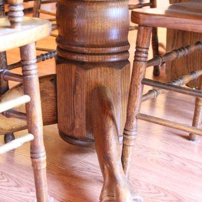 Lot 65 Oak Dining Table, 6 Chairs & Leaf