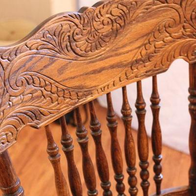 Lot 65 Oak Dining Table, 6 Chairs & Leaf