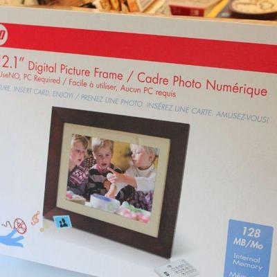 Lot 70 HP Digital Picture Frame
