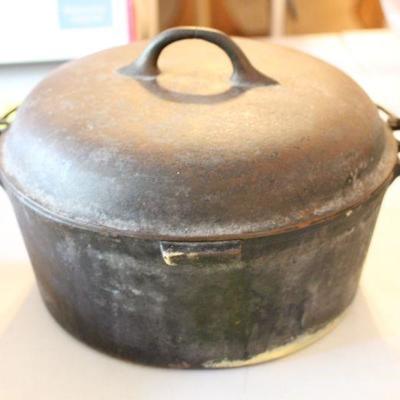 Lot 72 Vintage Cast Iron Dutch Oven Chicago Hardware Foundry