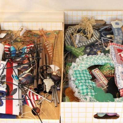 Lot 76 Wind Chimes, Holiday DÃ©cor & More