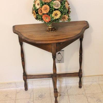 Lot 94 Vintage Ashtray Table & Table DÃ©cor