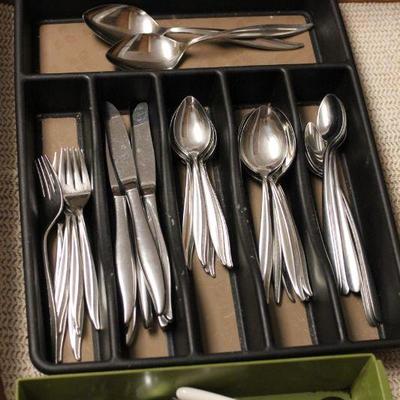 Lot 101 Oneida Craft Flatware