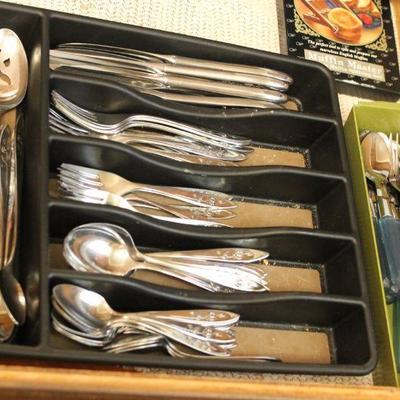 Lot 102 Oneida Community Flatware