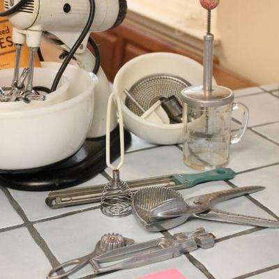 Lot 105 Vintage Sunbeam Mixmaster & Utensils