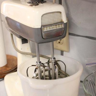 Lot 107 Vintage Kenmore Mixer & Crochet Cozies