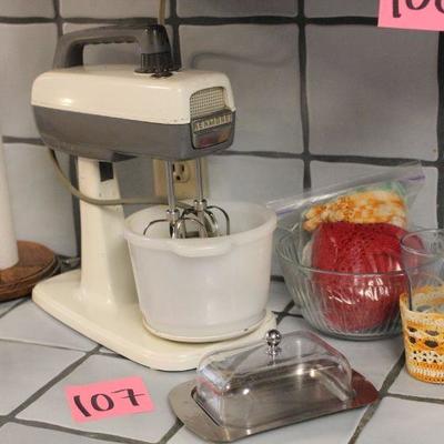 Lot 107 Vintage Kenmore Mixer & Crochet Cozies