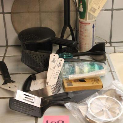 Lot 109 Pampered Chef Kitchen Utensils
