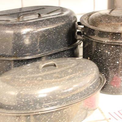 Lot 115 Vintage Roasters & Steaming Pots