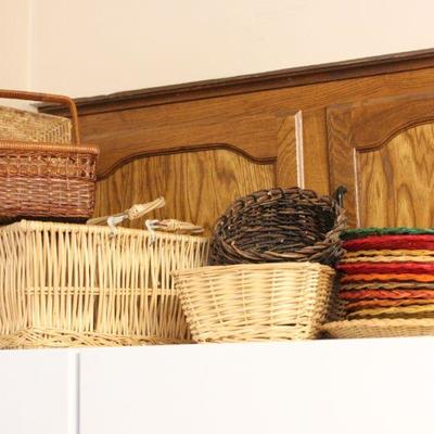 Lot 116 Baskets & Plate Holders