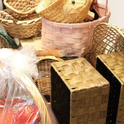 Lot 117 Baskets, Animal Baskets, Picnic & More